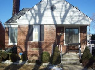 20513 Lochmoor St, Harper Woods, MI