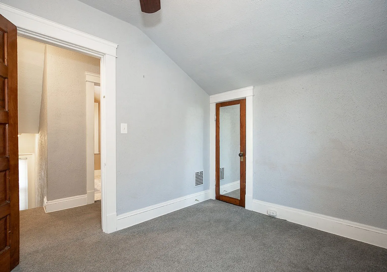 3 Bedroom Lakewood Single House! — Photo 4