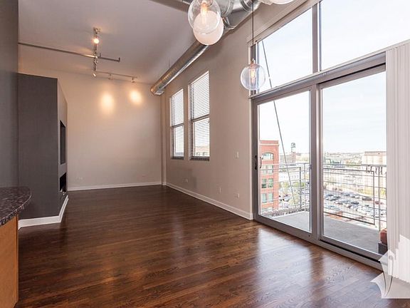 4th image of 824 W Superior St #609F