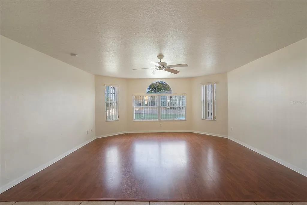 3 bed, 2.0 bath, 1357 sqft, $1,600 — Photo 4