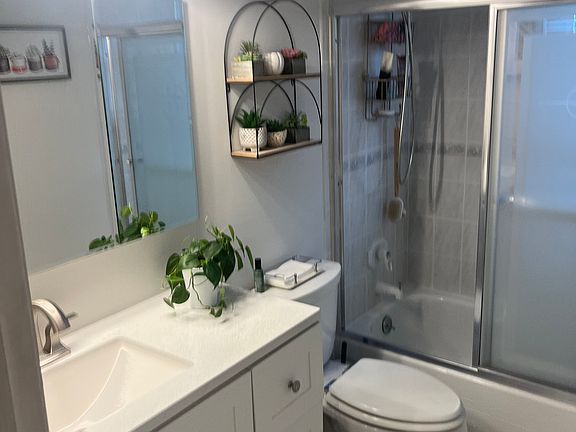 3rd image of 30 Plainedge Dr