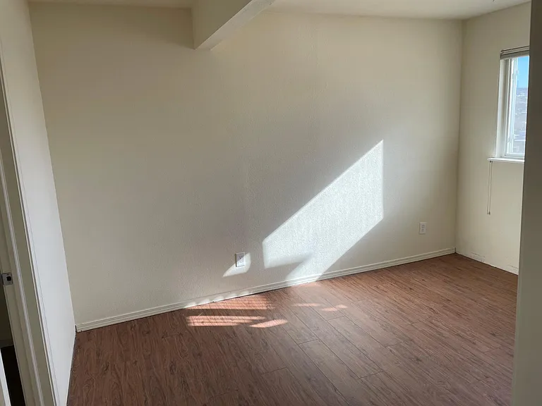 Lower floor bedroom 3 with walk-in closet