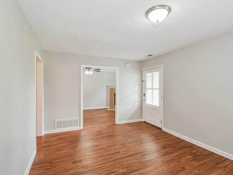 9296 Brooks Dr — Photo 9