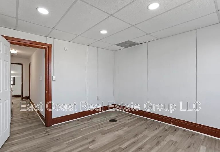 218 N College St — Photo 21
