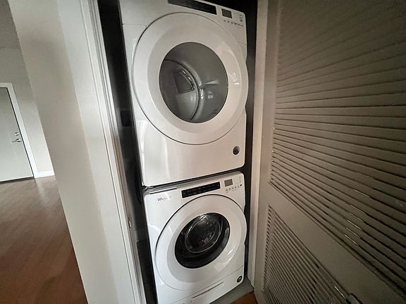 4th image of 3202 Capri Dr #303C