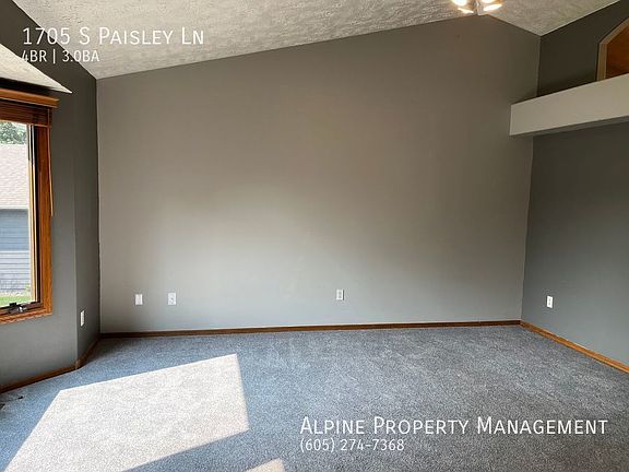 5th image of 1705 S Paisley Ln