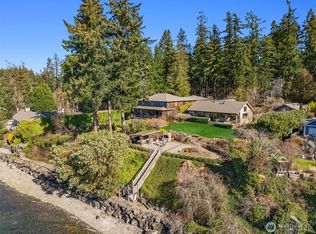 8595 Hansen Rd NE, Bainbridge Island, WA 98110