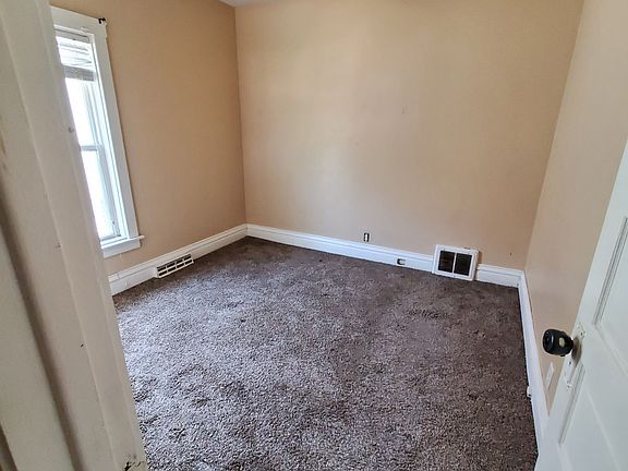 5th image of 900 Kelly Ave #1
