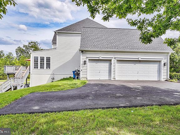 3rd image of 43820 Churchill Glen Dr