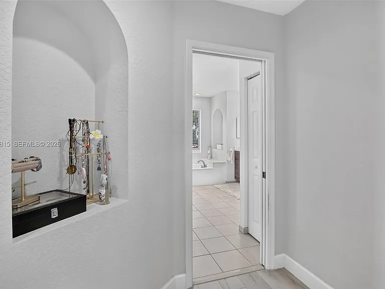 981 Waterside Cir — Photo 34