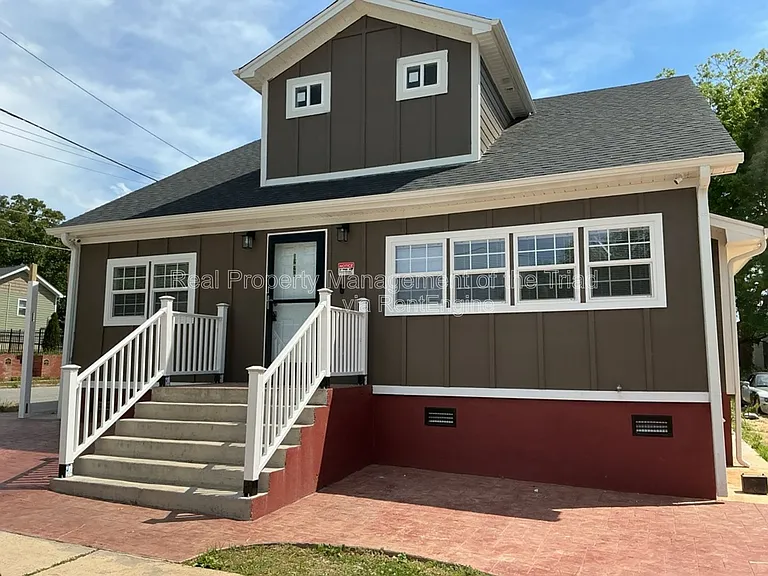 1226 Hoover Ave — Photo 1