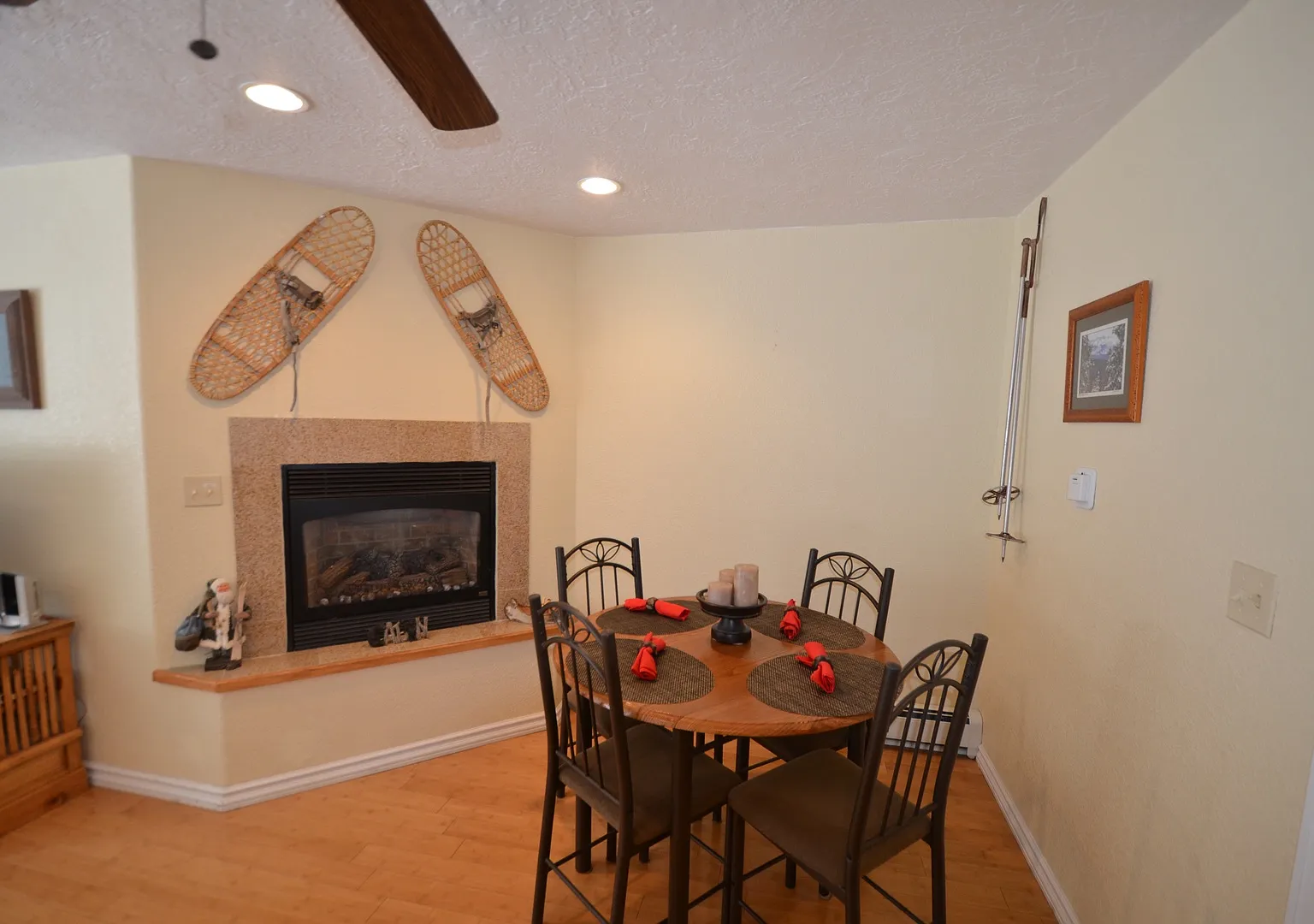 Walk out front door to Lake Dillon! Yacht Club Condo! Furnished! Great Natural Light! — Photo 2