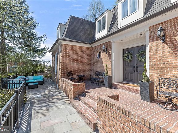 3rd image of 2102 Highland Ridge Dr
