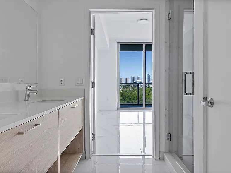 16385 Biscayne Blvd #717 — Photo 39
