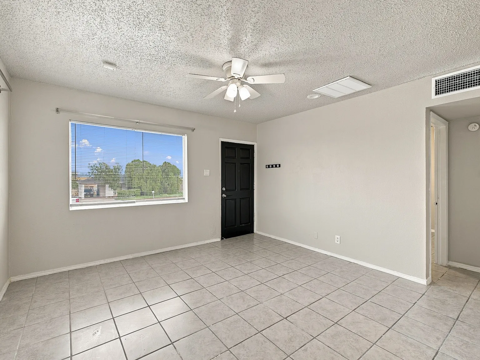 2 bed, 1150 sqft, $1,250 — Photo 4