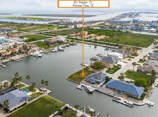 110 Dolphin Ct, Aransas Pass, TX 78336