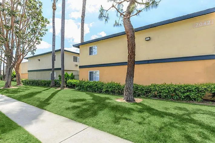 Villa Pacific Townhomes — Photo 23