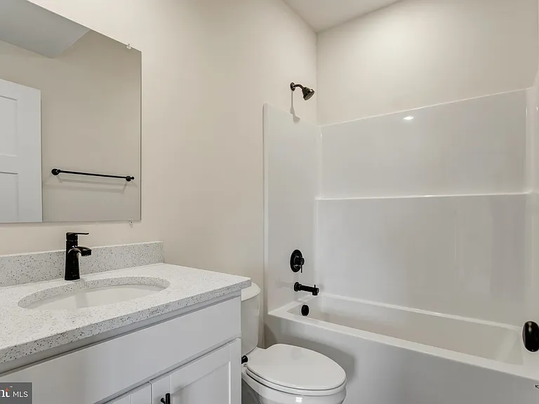 19 Carol St — Photo 30