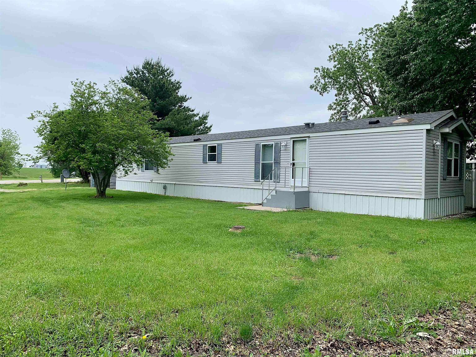 1 Tamaroa Dr, Pawnee, IL 62558 Zillow