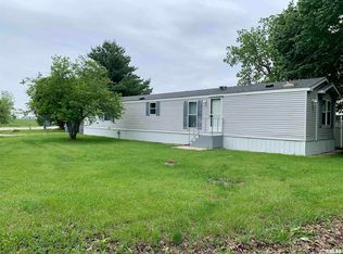 1 Tamaroa Dr, Pawnee, IL 62558