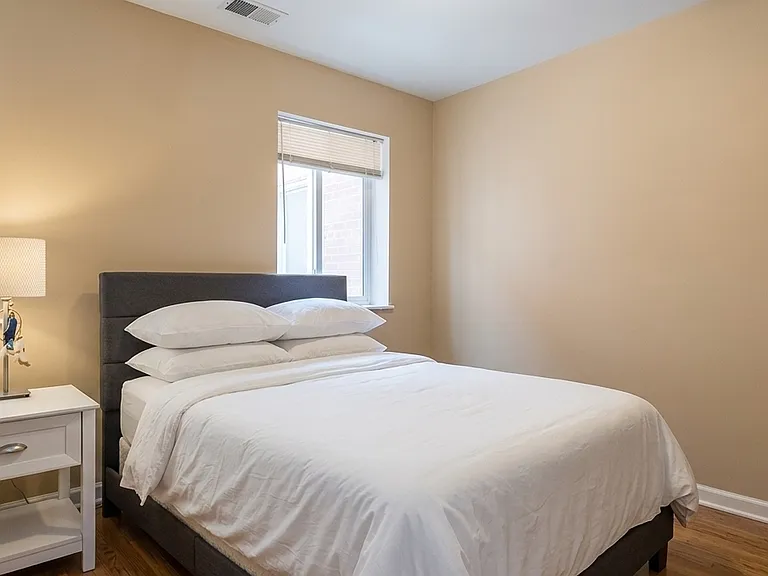 5953 N Kenmore Ave #103 — Photo 4