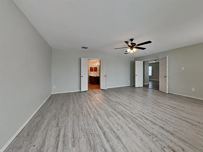 527 Laurel Ln — Photo 12