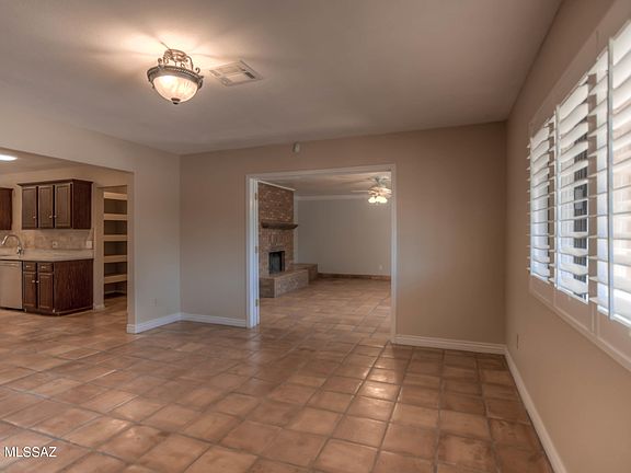 5th image of 10661 E Sundance Cir