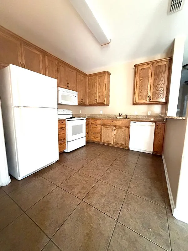 3 bed, 2.0 bath, 1338 sqft, $1,500 — Photo 4