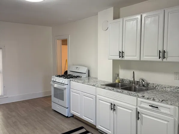 478 1/2 1st St, Manistee, MI 49660