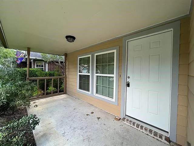 3 bed, 2.0 bath, 1344 sqft, $1,995 — Photo 2