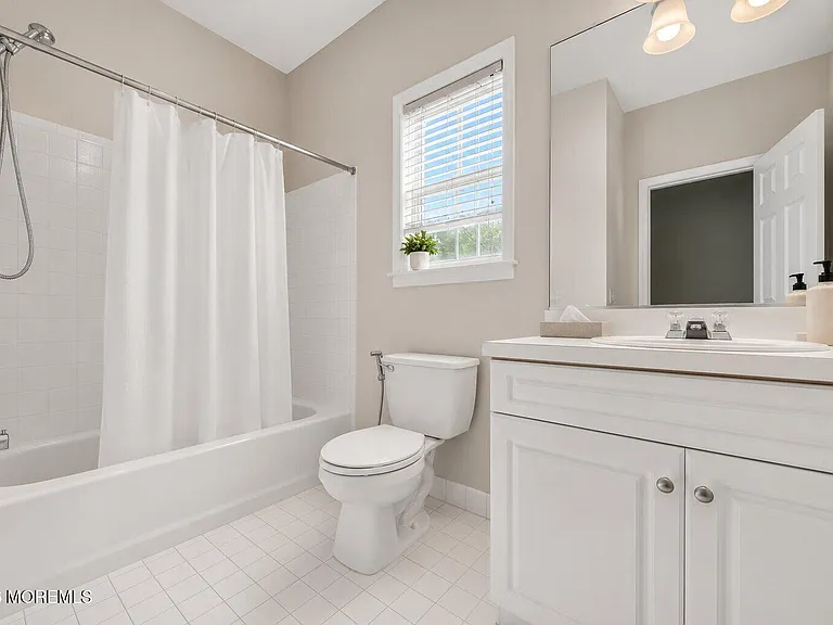 14 Heathrow Ct — Photo 39