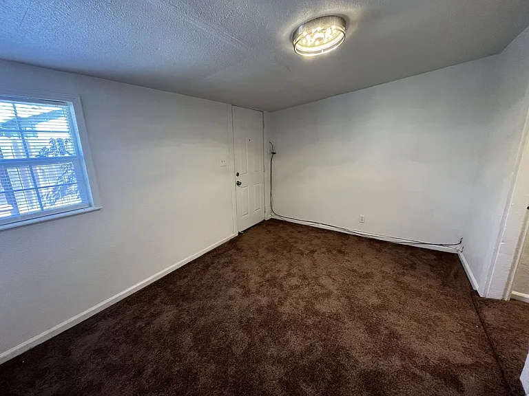 1044 Los Robles Blvd #B — Photo 6