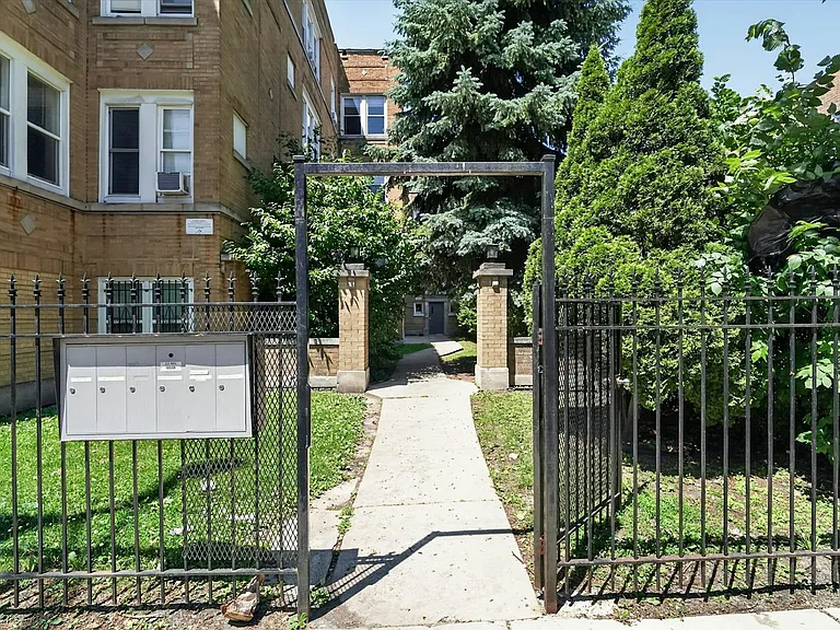 1854 S Central Park Ave #1852-2E — Photo 4