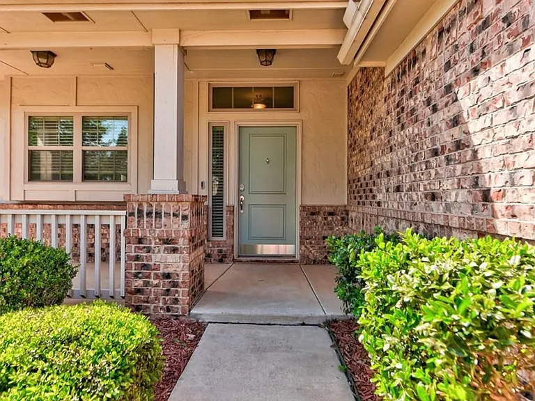 19112 Hecho Dr — Photo 31