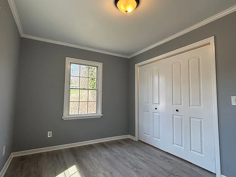 186 Home St — Photo 9