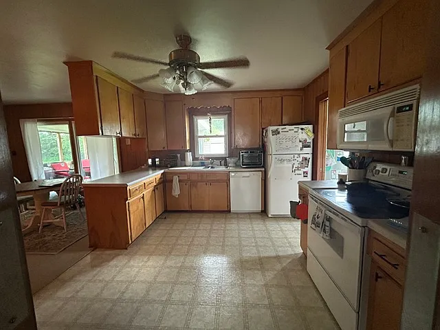 710 Eastwood St — Photo 14