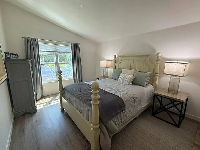 Bedroom 3-queen bed