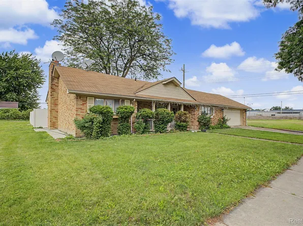 8650 Whitlock Ave, Dearborn, MI 48126