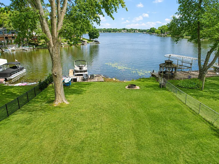 4156 Lamont Dr — Photo 3