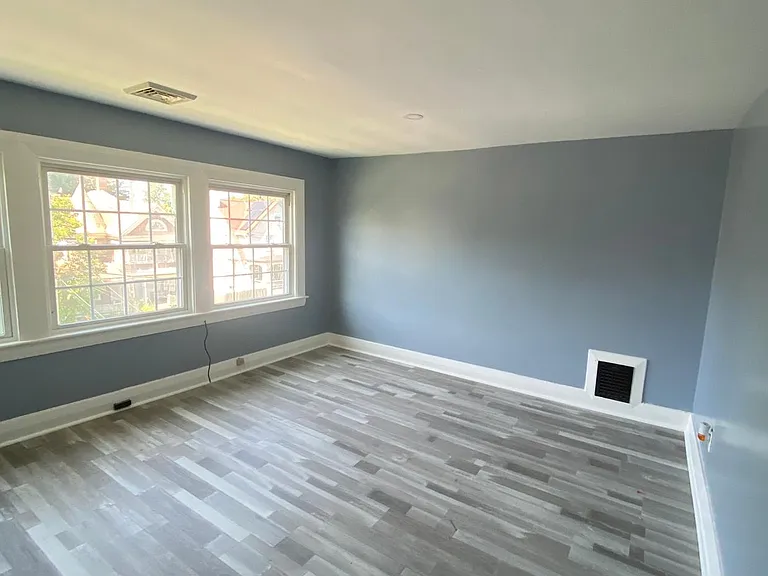 18 Crescent St #3 — Photo 6