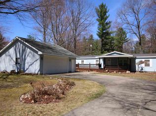 136 McDonald Dr, Houghton Lake, MI 48629