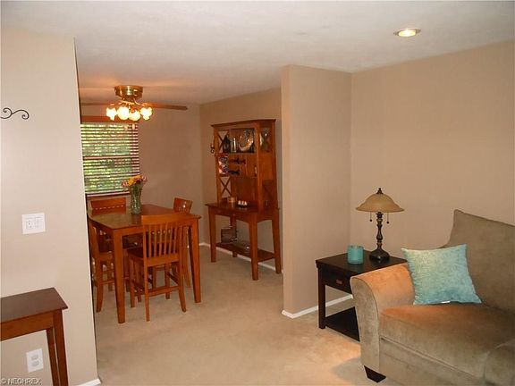 4th image of 412 Hiwood Ave