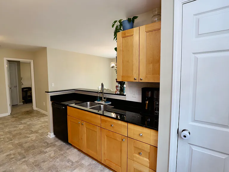1116 Waverly Place Dr — Photo 32