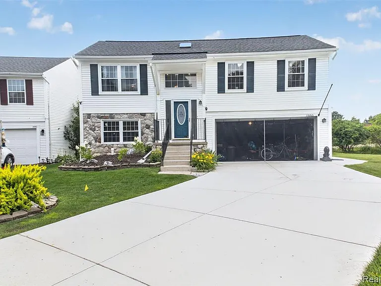 1930 W Williams Cir — Photo 1
