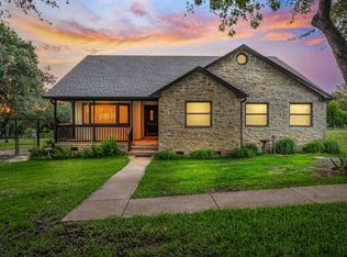 2200 Brookhollow Dr, Granbury, TX 76048