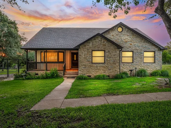 2200 Brookhollow Dr, Granbury, TX 76048