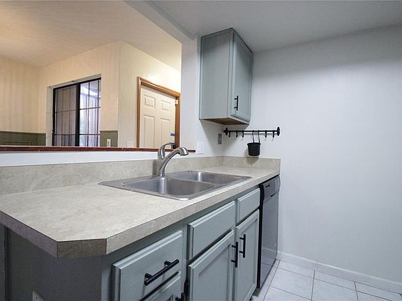 5th image of 900 SW 62nd Blvd APT K72