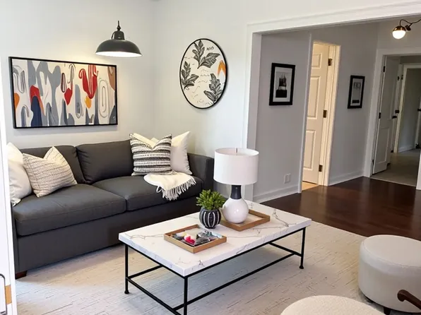 26 Avon Ave, Toronto, ON M6N 3W7