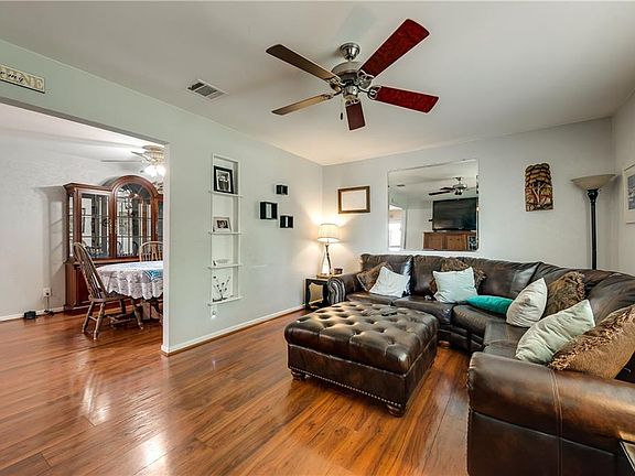 2nd image of 1302 Hampshire Ln
