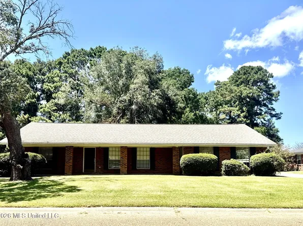 104 Arrowhead Dr, Natchez, MS 39120
